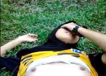 Background nonton video viral BOKEP ABG Smp Di Perkosa Ojol Di Lapangan