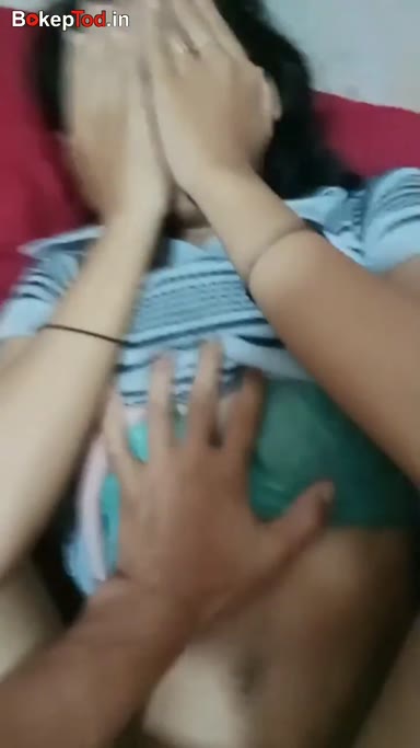 Background nonton video viral Bocil SMP Masih Sempit Malu Malu Saat Diewe Kakaknya Ketagihan